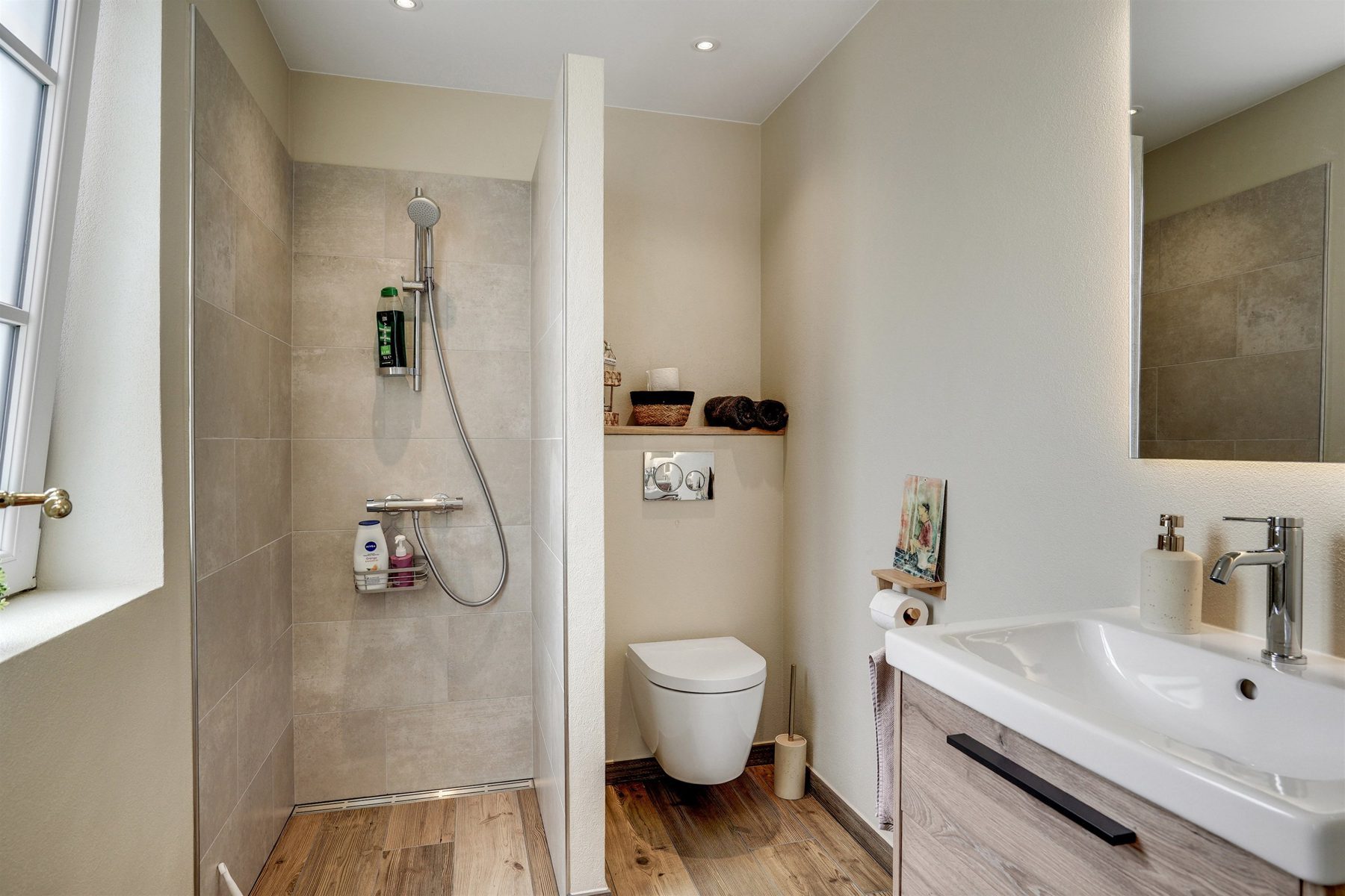 Modern bathroom